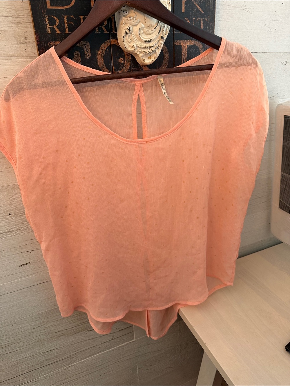 Fresh of La Light Coral Sheer Dot Short-Sleeve Blouse with High Low Hem